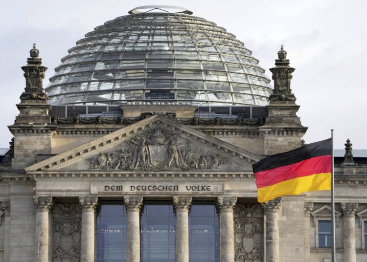 ألمانيا تتبنى قانوناً جديداً يسمح بتعدد الجنسيات وسط انتقادات لاذعة من المعارضة 1 ألمانيا تتبنى قانوناً جديداً يسمح بتعدد الجنسيات وسط انتقادات لاذعة من المعارضة