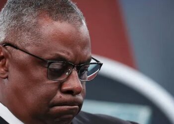 وزير الدفاع الأميركي يتحدث بعد جدل “دخوله السري للمستشفى”