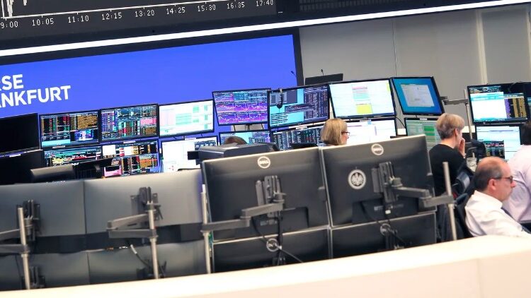 الأسهم الأوروبية تغلق مرتفعة مع صعود مؤشرات وول ستريت