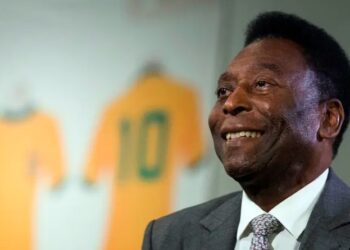 مطالبات بـ “نبش” قبر الأسطورة بيليه