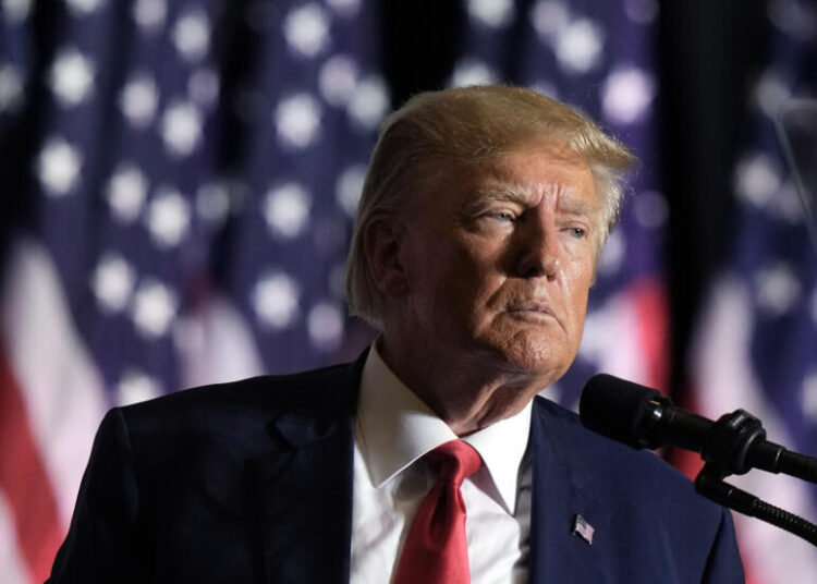 ترامب يثير دهشة الجميع.. أشاد بـ"القاتل المأجور" 1 ترامب يثير دهشة الجميع.. أشاد بـ”القاتل المأجور”