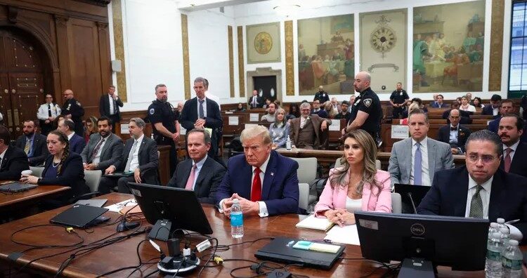 بقضية احتيال.. ترامب مهدد بغرامة تصل إلى 370 مليون دولار 1 بقضية احتيال.. ترامب مهدد بغرامة تصل إلى 370 مليون دولار