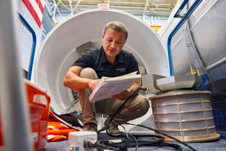 أول رائد تركي إلى الفضاء