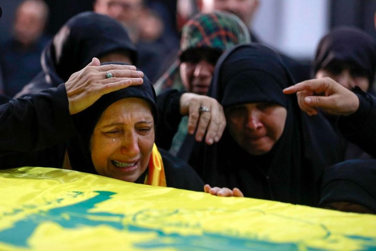 ارتفاع حصيلة قتلى "حزب الله"..وغارة إسرائيلية على جنوب لبنان 1 ارتفاع حصيلة قتلى “حزب الله”..وغارة إسرائيلية على جنوب لبنان