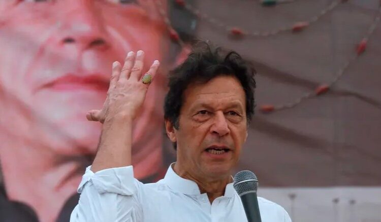 باكستان.. السجن 10 أعوام لعمران خان بتهمة تسريب أسرار الدولة 1 باكستان.. السجن 10 أعوام لعمران خان بتهمة تسريب أسرار الدولة