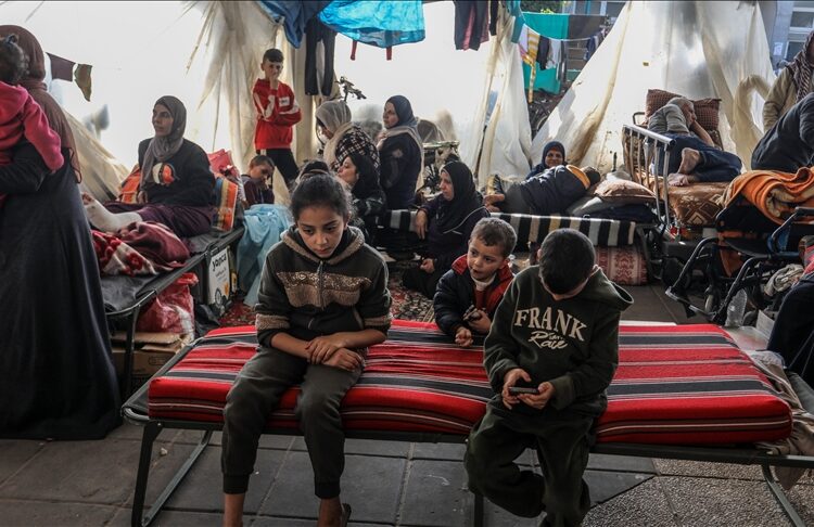 صحة غزة: 50 ألف حامل و900 ألف طفل دون رعاية بمراكز إيواء