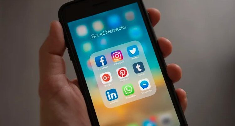 مراقبة بدون نشر.. هل انتهى عصر وسائل التواصل الاجتماعي؟