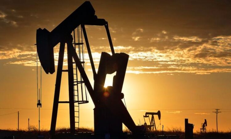 النفط عند أعلى مستوى بشهرين ومخاوف بشأن الإمدادات 1 النفط عند أعلى مستوى بشهرين ومخاوف بشأن الإمدادات