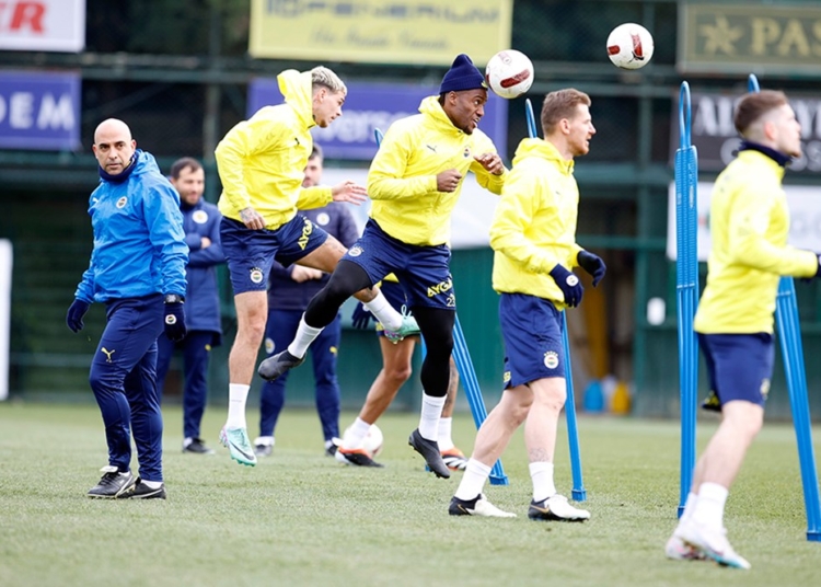 Fenerbahçe antrenmanında sürpriz isim: Sözleşmesi feshedilmişti, geri döndü 1 Fenerbahçe antrenmanında sürpriz isim: Sözleşmesi feshedilmişti, geri döndü