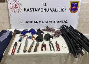 Cezaevinden çıktı, eşi ve çocuğuyla hırsızlık yapmaya gitti!