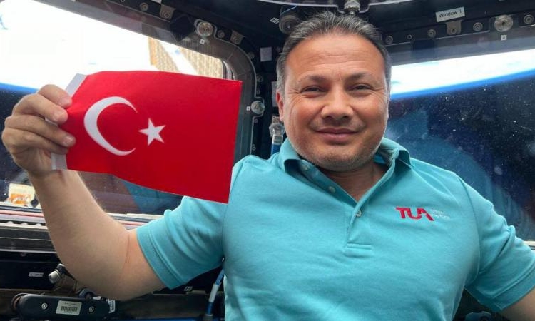 İlk Türk astronot Alper Gezeravcı’nın Dünya’ya dönüşü bir kez daha ertelendi