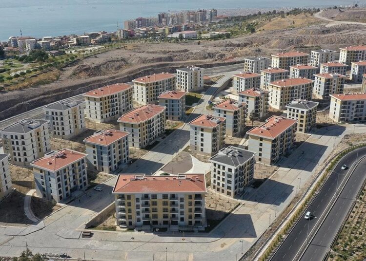 Bir yıl içinde 319 bin konut sözü verilmişti, ancak 75 bini yetişebilecek