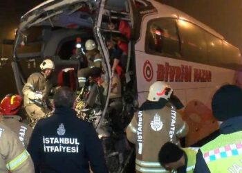 Kuzey Marmara Otoyolu’nda kaza! Otobüs TIR’a çarptı: 18 yaralı