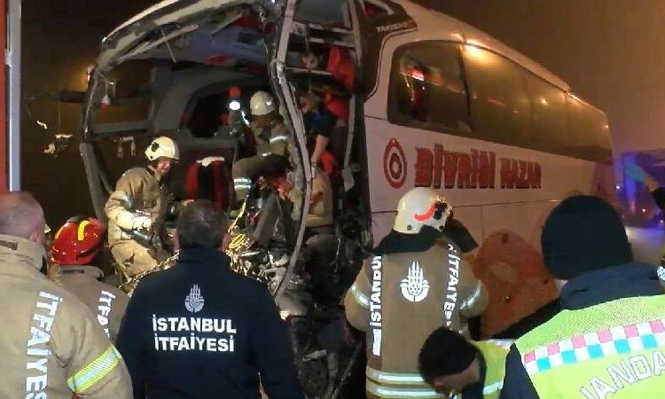 Kuzey Marmara Otoyolu'nda kaza! Otobüs TIR’a çarptı: 18 yaralı 1 Kuzey Marmara Otoyolu’nda kaza! Otobüs TIR’a çarptı: 18 yaralı