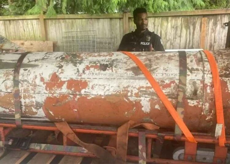 Evin garajında nükleer füze bulundu