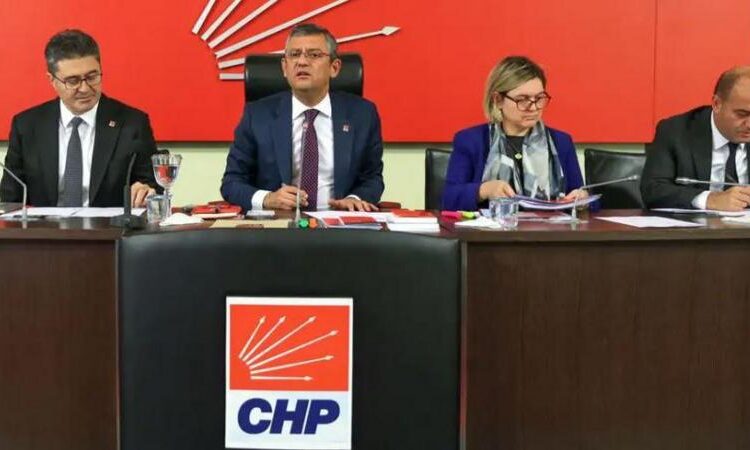 Tekrar aday gösterilmeyen Tunç Soyer'e Özgür Özel'den yeni teklif 1 Tekrar aday gösterilmeyen Tunç Soyer’e Özgür Özel’den yeni teklif