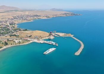 Göller üzerine güneş ve rüzgar santrali kurulması için yasa teklifi verdiler