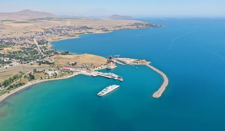 Göller üzerine güneş ve rüzgar santrali kurulması için yasa teklifi verdiler