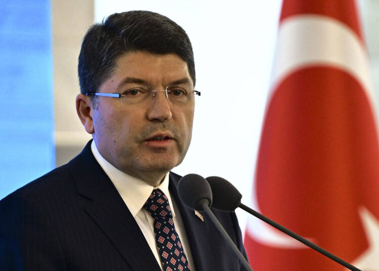 Çağlayan Adliyesi'ne silahlı saldırı: 34 kişi gözaltına alındı 1 Çağlayan Adliyesi’ne silahlı saldırı: 34 kişi gözaltına alındı