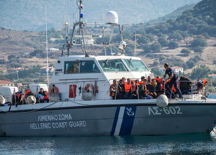 Yunan basını: Türkiye ve Yunanistan, Ege’de insan kaçakçılığına karşı ortak devriyelere hazırlanıyor