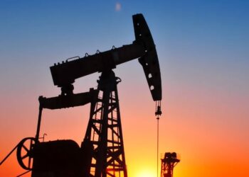 النفط يرتفع قليلا وسط مخاطر التوتر بالشرق الأوسط