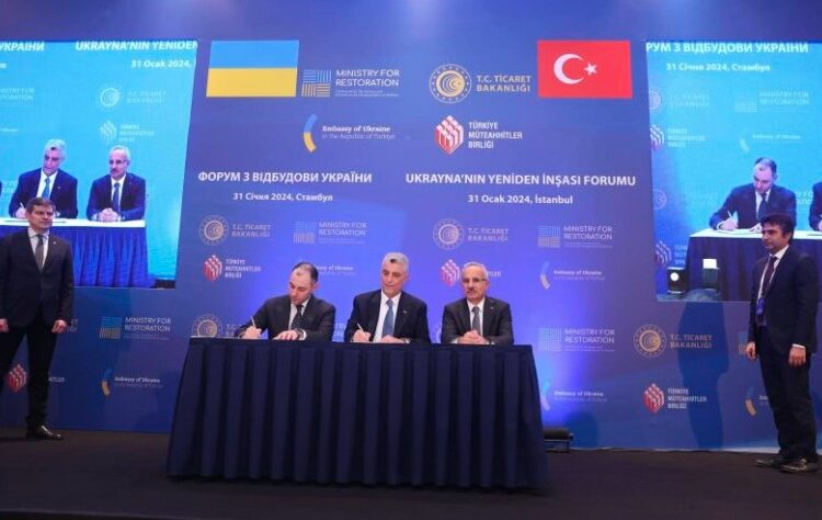 أنقرة وكييف توقعان اتفاقاً حول إعادة إعمار أوكرانيا