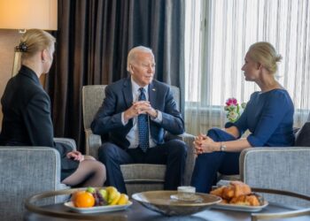 بايدن التقى أرملة نافالني وابنته في كاليفورنيا