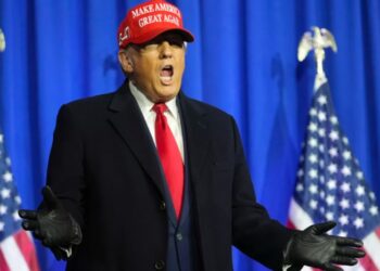 ترامب: بايدن “أحمق” وكل قنبلة أمريكية تسقط على اليمن تكلف مليون دولار