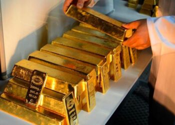 الذهب يتجه لتسجيل أفضل مكاسب في 7 أسابيع مع تراجع الدولار