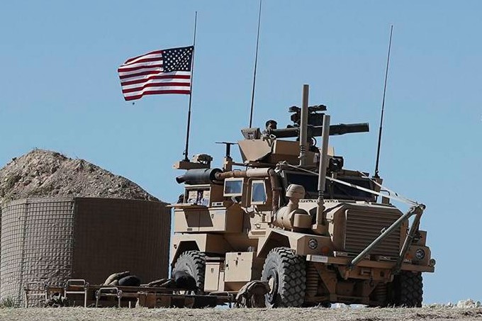 فصائل عراقية تقصف أكبر القواعد الأميركية بسوريا.. والمرصد يتحدث عن 6 قتلى من "قسد" 1 فصائل عراقية تقصف أكبر القواعد الأميركية بسوريا.. والمرصد يتحدث عن 6 قتلى من “قسد”