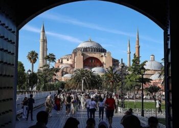 عدد الزوار الأجانب لتركيا يتجاوز المليونين في يناير