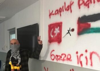 تركيا.. مسلح يحتجز موظفي شركة أميركية رهائن بسبب حرب غزة