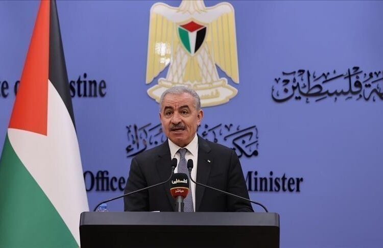 رئيس الوزراء الفلسطينى يقدم استقالة الحكومة للرئيس محمود عباس أبو مازن