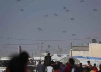 انتظروا المساعدات فأتتهم القنابل.. مقتل 100 جنوب غزة