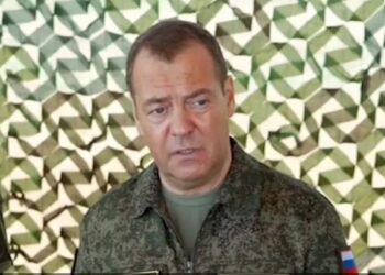 ميدفيديف: القوات الروسية ربما تحتاج الوصول إلى كييف