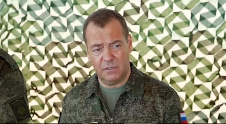 ميدفيديف: القوات الروسية ربما تحتاج الوصول إلى كييف