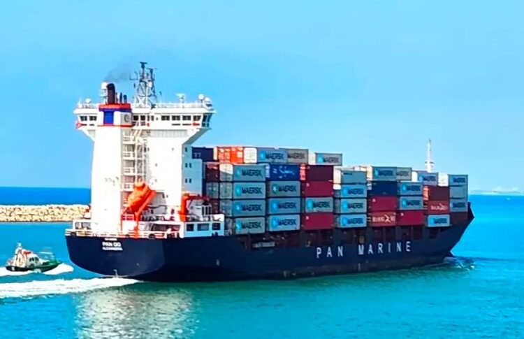 بيانات ملاحية: سفينة شحن مصرية تنقل بضائع لإسرائيل خلال حرب غزة