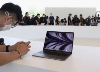 مشاكل في حواسيب آبل المحمولة بعد تحديث “ماك أو إس” الجديد