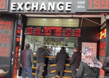 تركيا تشدد قبضتها على الأسواق لدعم الليرة قبل الانتخابات