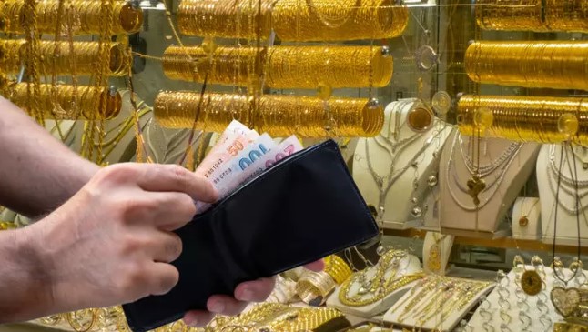 الأتراك يلجؤون إلى الذهب والدولار والأسهم للتحوط ضد التضخم 1 الأتراك يلجؤون إلى الذهب والدولار والأسهم للتحوط ضد التضخم