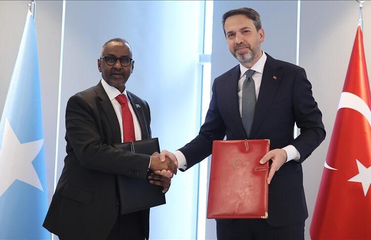 تركيا والصومال يوقعان مذكرة تفاهم في مجال النفط والغاز الطبيعي 1 تركيا والصومال يوقعان مذكرة تفاهم في مجال النفط والغاز الطبيعي