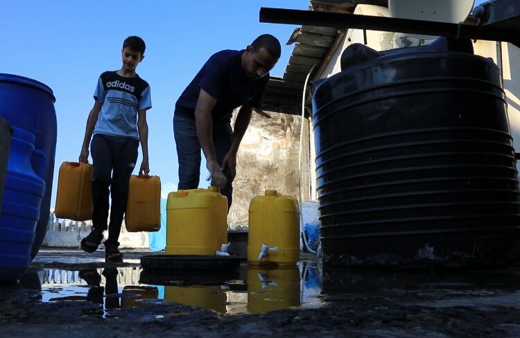 تقرير: حصة سكان غزة من المياه تراجعت بـ97% خلال حرب إسرائيل