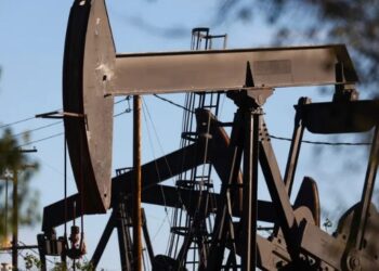 توقعات نقص المعروض ترفع أسعار النفط في أسبوع