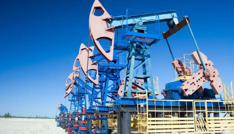 ارتفاع أسعار النفط مع ترقب تقارير شهرية عن توقعات الطلب على الخام