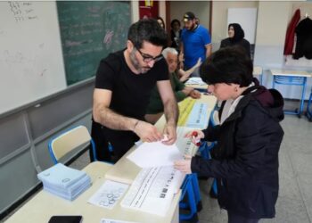 بدء التصويت في الانتخابات المحلية بتركيا وسط تنافس حاد على إسطنبول