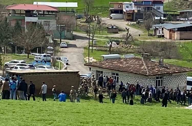 تركيا.. مقتل شخص وإصابة 11 آخرين بشجار في أحد المراكز الانتخابية 1 تركيا.. مقتل شخص وإصابة 11 آخرين بشجار في أحد المراكز الانتخابية