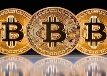 بيتكوين تكسر حاجز الـ 70 ألف دولار لأول مرة في تاريخها