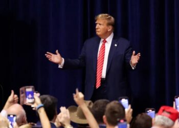 تحذيرات ترامب من “حمام الدم”.. عنف سياسي أم كارثة اقتصادية مقبلة؟