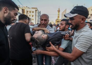 عشرات القتلى والجرحى في قصف إسرائيلي لمحيط مجمع الشفاء بغزة