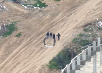 مشاهد حصرية لقتل مسيرة إسرائيلية 4 شبان مدنيين في خان يونس